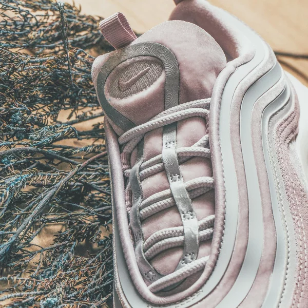 荷包守不住！Nike Air Max 97 ULTRA LUX  女性專屬復古球鞋！