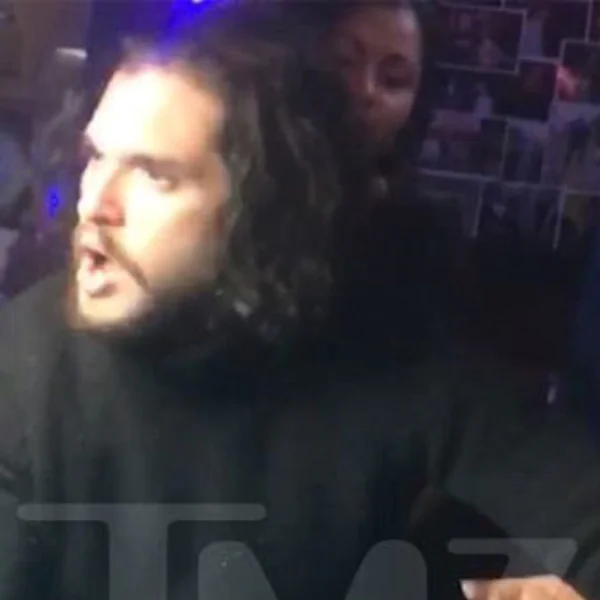 《權力遊戲》基特哈靈頓疑酒醉失控　爭執鬧事被店家轟出酒吧！