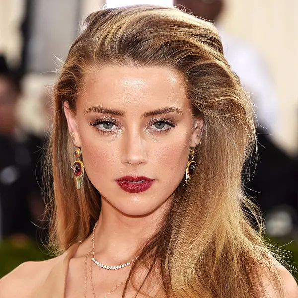富豪殺手！「梅拉」 Amber Heard 「全身透視裝」展現頂級美女才有的「黃金三角腰線」！
