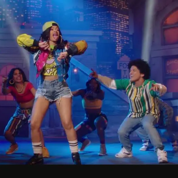 Cardi B 慶祝將與火星人在葛萊美表演　網友笑：Bruno Mars 身高又被黑了...