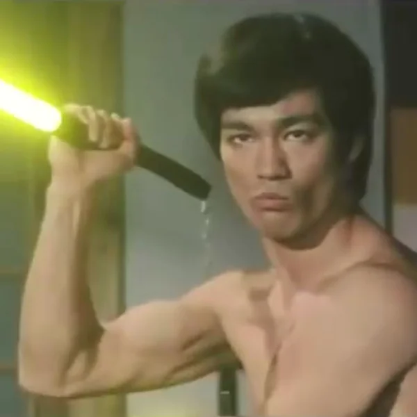 李小龍《精武門》經典對戰影片橋段星戰版本，光劍雙截棍讓人驚呼！
