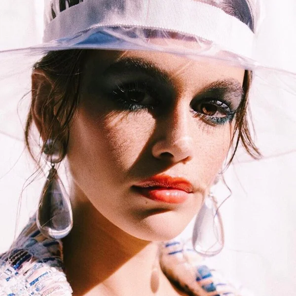 深得老佛爺歡心！只有 16 歲的 Kaia Gerber 將與 Karl Lagerfeld 推出聯乘系列！