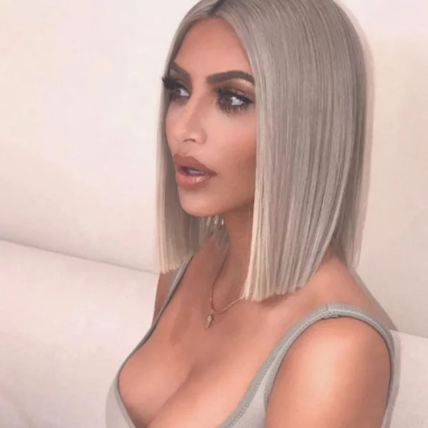 用這些「面油紙」抹在頭髮上，就是 Kim Kardashian 最愛的護髮方法？！