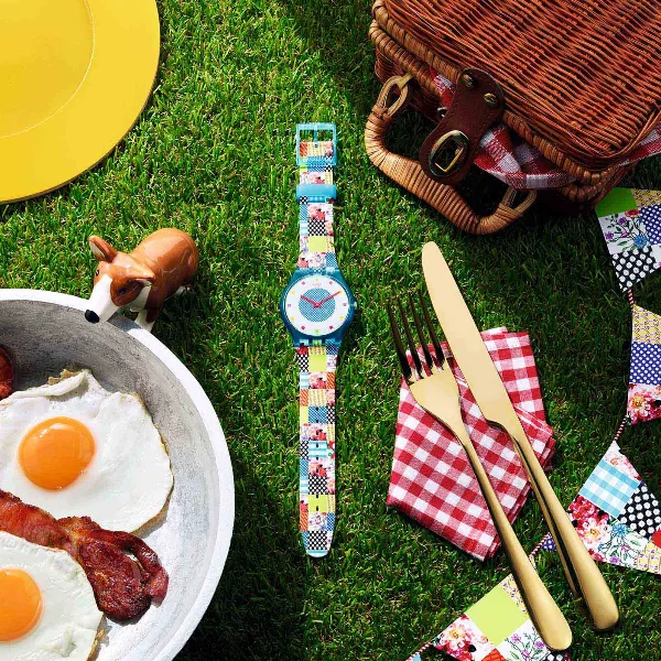 Swatch 2018 春夏時尚翻玩英倫經典 打造台北最新打卡潮點！ Brit-In 雙層巴士街頭開跑