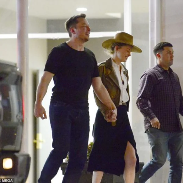 雙性戀女星 Amber Heard 一腳踏兩船？交往女友同時又重回富豪男友身邊