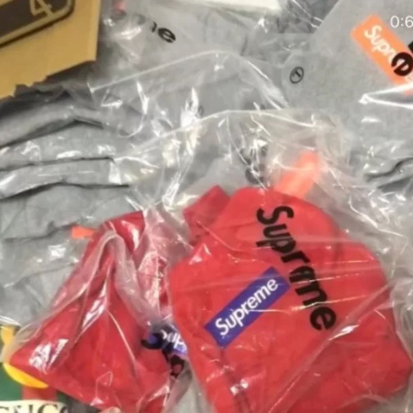 利潤比做仿鞋還高！高仿 Supreme Logo 帽 Tee 正大量流入市面