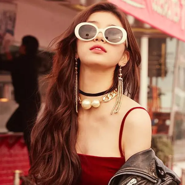 好漂亮！「 韓國最美臉蛋」秀智 Suzy 秀長腿發新專輯，造型美得不得了！
