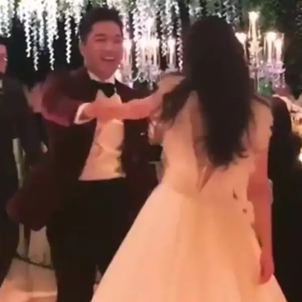 幸福！閔孝琳披兩套「王妃級婚紗」被太陽「納魯西斯的旋轉」逗樂！