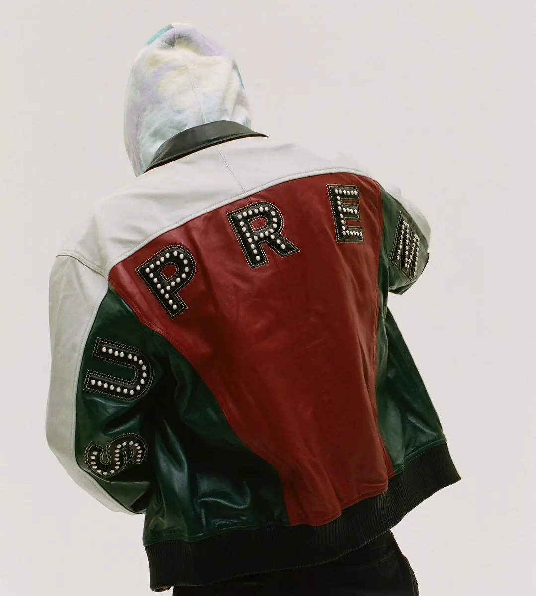 終於有動作卻吊足胃口？ Supreme 釋出 2018  首張春夏新品貼文！