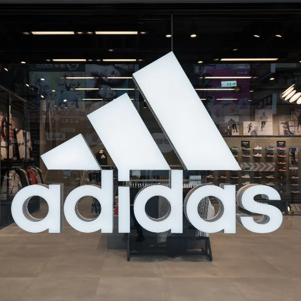職棒雙帥帶你去逛 adidas 台中逢甲！還有送超大的新年折扣！