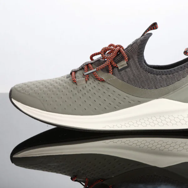 高科技雷射切割鞋面！New Balance 下雨石子路都身輕如燕
