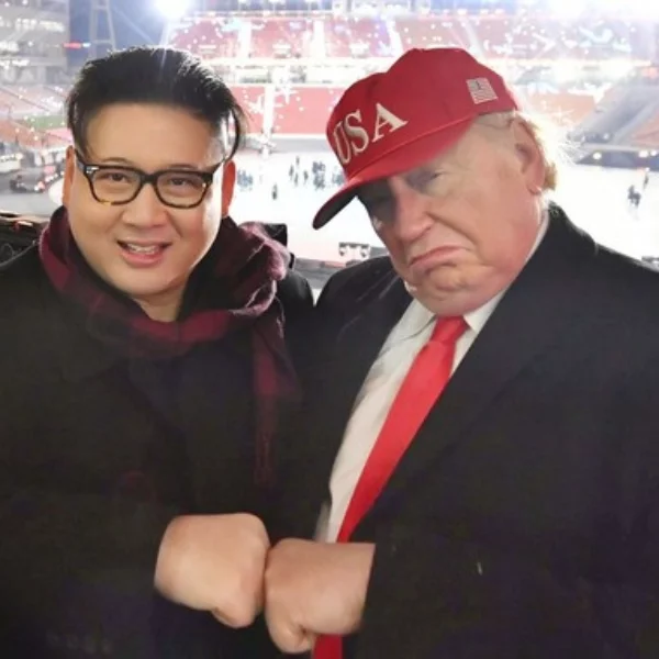 我們感情很好！山寨金正恩、川普現身平昌冬奧　相似度讓網友笑翻！