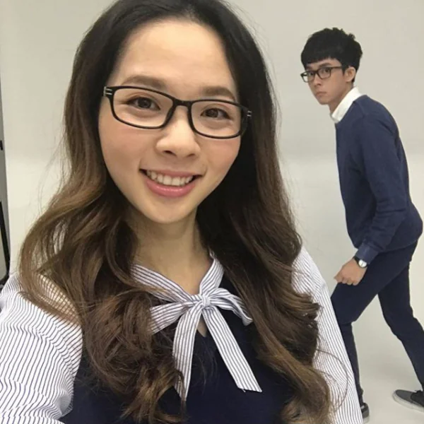 粉紅冒泡！「滴妹」粉嫩白點睡衣萌耍Ｑ，網美自拍超可愛！