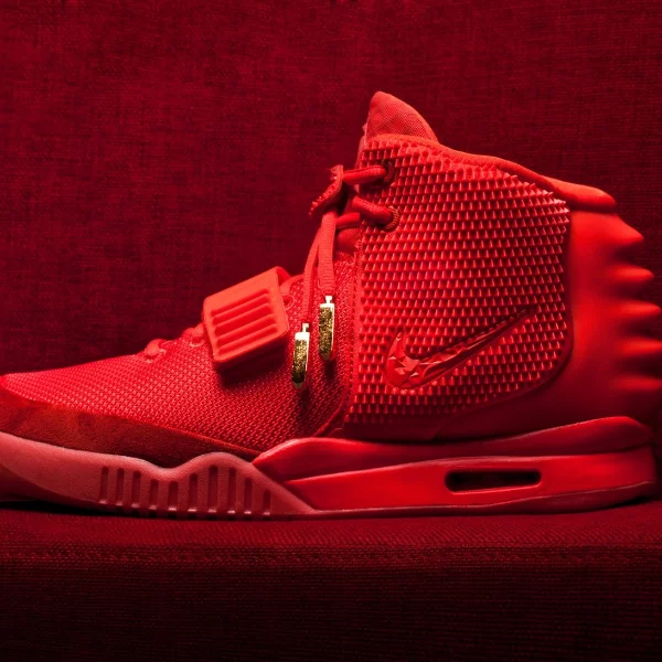 YEEZY 鞋款的顛峰之作！驚傳夢幻神鞋「紅鷹」有望再度回歸？