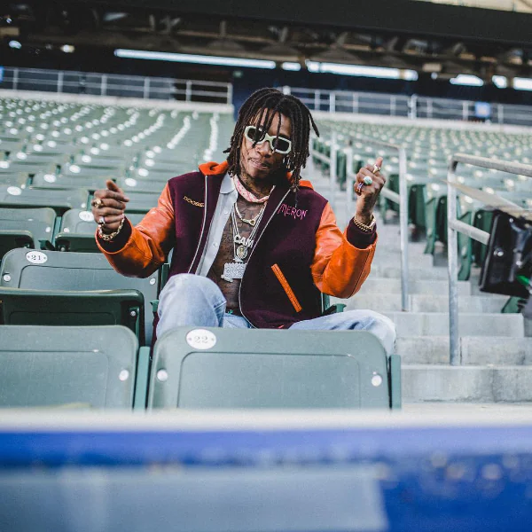 饒舌圈型格勢力！Wiz Khalifa、Cardi B 的潮物解析，從狂派鑽戒到你也買得起的「無性」墨鏡！