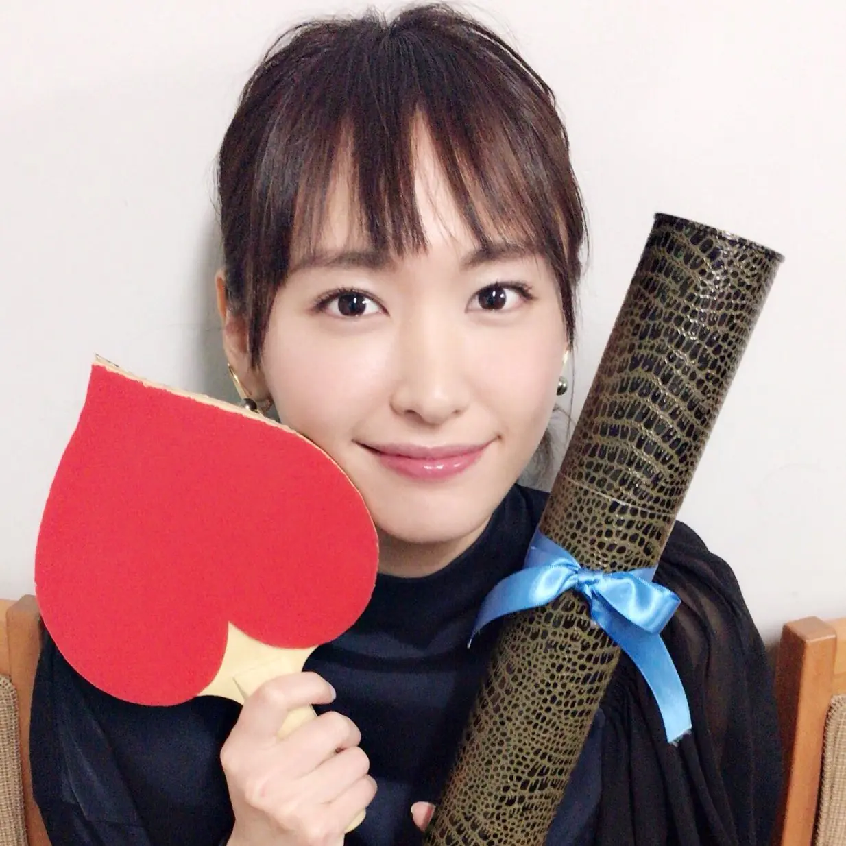 新垣結衣相隔 10 年拿下最佳女優賞，背後的「小故事」令全場動容！