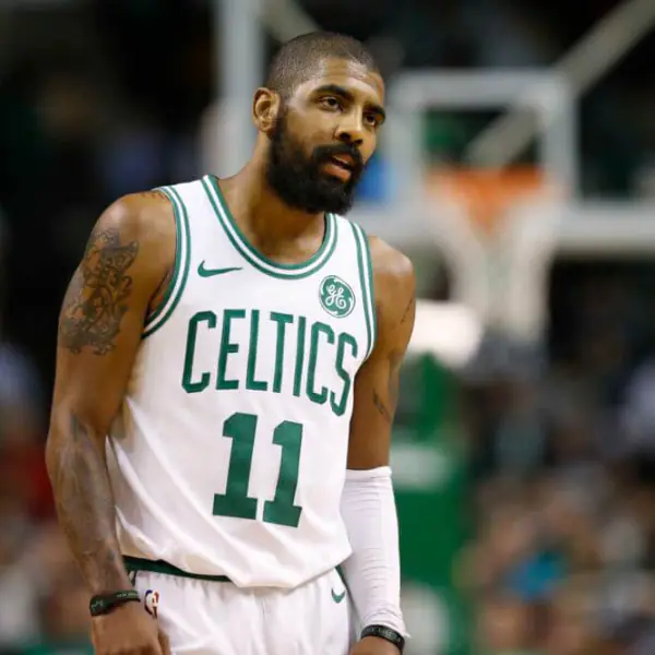 球員通道秀行頭！Kyrie Irving 腳踩與嘻哈天王聯名的 Nike Crotez