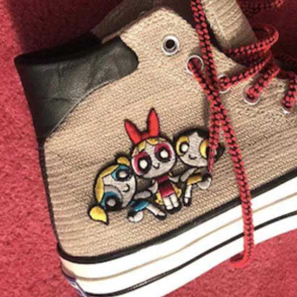 上頭竟然有飛天小女警？陳冠希幫老婆秦舒培客製了雙經典 Converse！