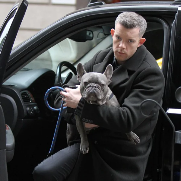 《魔性人心》狼人演員 Russell Tovey 與男友訂婚　甜蜜喊「沒想到會被求婚」！