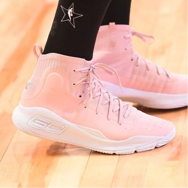 愛的顏色！Under Armour Curry 4 推出粉紅配色　象徵咖哩公然向老婆示愛！