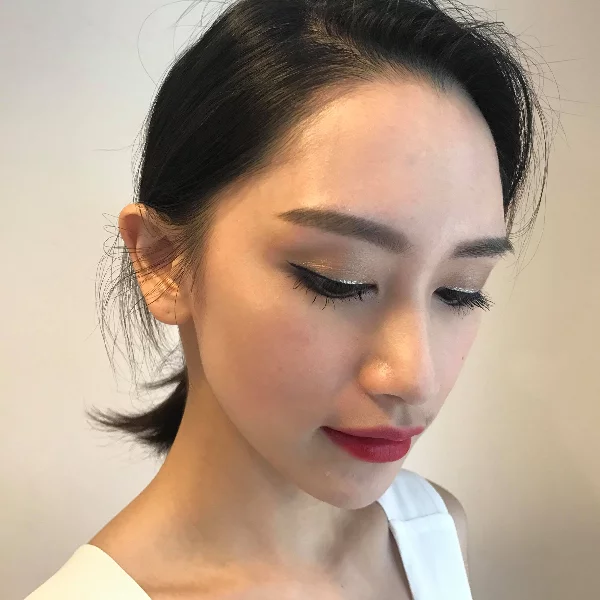 2018 「撩男眼妝」靠　Bobbi Brown 「卡布里眼影盤」 9 招完勝！