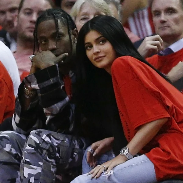 新手媽媽的禮物！Travis Scott 送了價值 140 萬美元的「稀有大禮」給 Kylie Jenner！