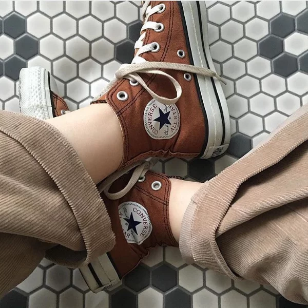 【懂玩青年】這些都是褪來的？ 4 款「經典 converse 鞋款」浸泡後顏色激美！