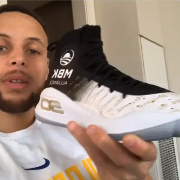 暖心指數爆表！咖哩小子比賽著上這雙神秘 Curry 4　竟與歐巴馬創立的慈善機構有關？
