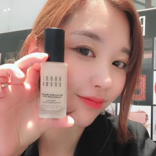爛瘡靠它回春？ Bobbi Brown 「持久無痕輕感粉底」 薄薄一層，告別爛瘡！