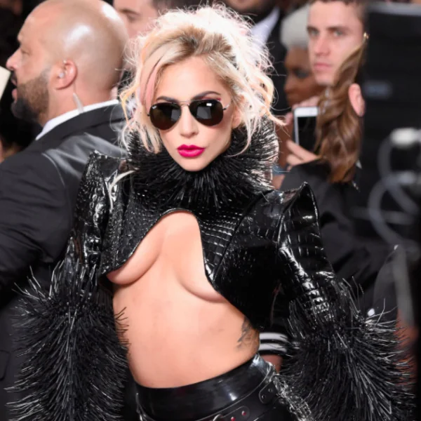 Lady Gaga 的學長是台灣導演李安！5 位你可能不知道的高學歷或高智商的明星！