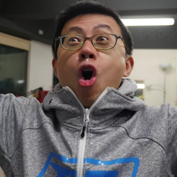 知名網紅團隊『上班不要看』玩超大！輸家現場剃光眉毛　網呼：後勁好強 x