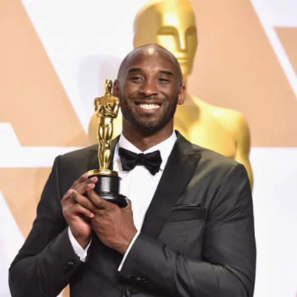 敏感話題持續引爆！超過 17000 人請願撤銷 Kobe 奧斯卡獎　原因竟是這個案件...