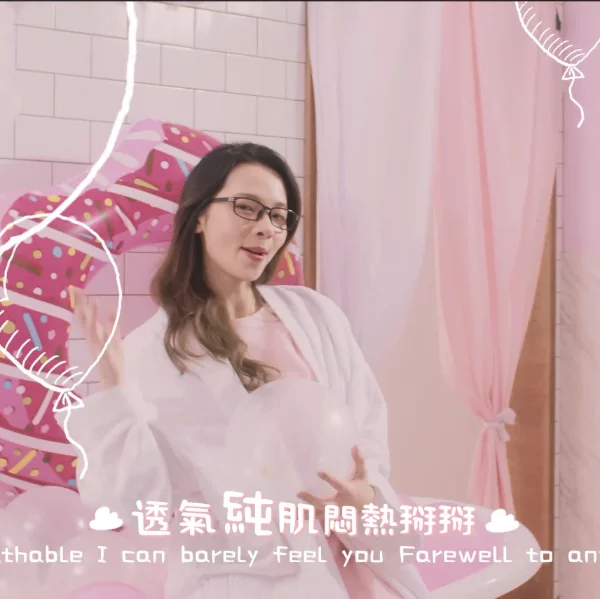 人氣女神『滴妹』粉紅小洋裝啾咪耍萌大放送 粉絲驚喜：哇，拍廣告了！