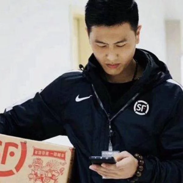 這才是跨界聯名！順豐快遞與 Nike 推出的聯名「員工外套」將引爆全新潮流熱點？