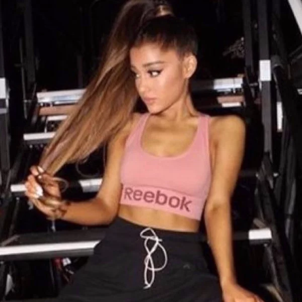 潮感十足！美國小天后Ariana Grande 走「嘻哈休閒風」鏡頭比YA！