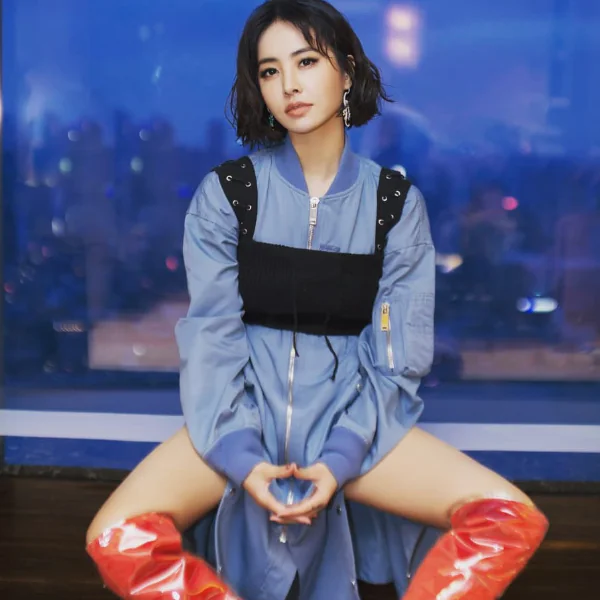 〔裝備黨〕OFF-WHITE x Jimmy Choo 難駕馭？看蔡依林霸氣示範！