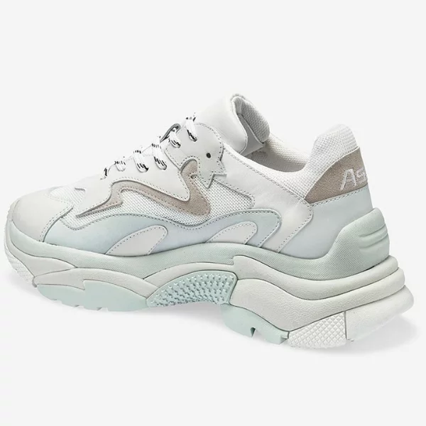 Ash 也加入 Dad Sneakers 戰圈，引來網民爭相在 Instagram 留言詢問！