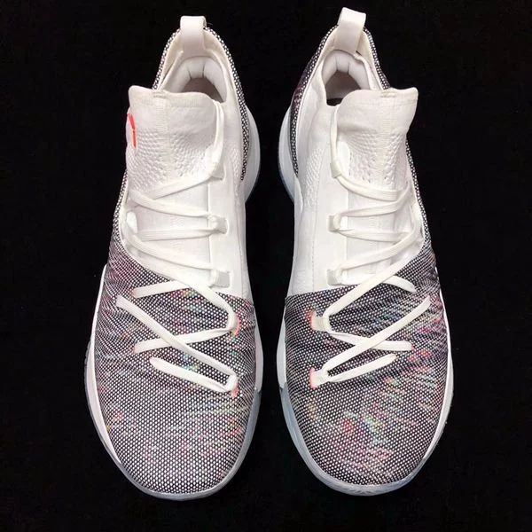 有望在今年季後賽發售？新一代戰靴「Curry 5」兩款配色實照　一次搶先看！