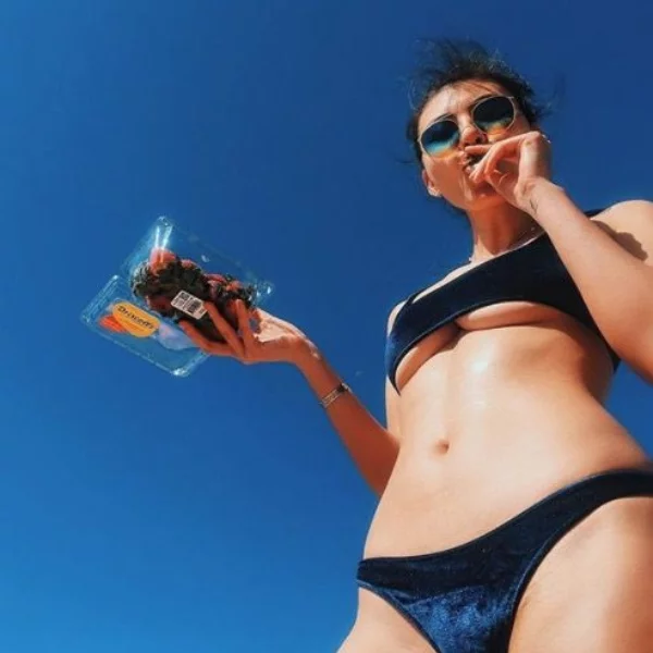 王敏德么女鍾意好身材！老爸怕女兒被人看