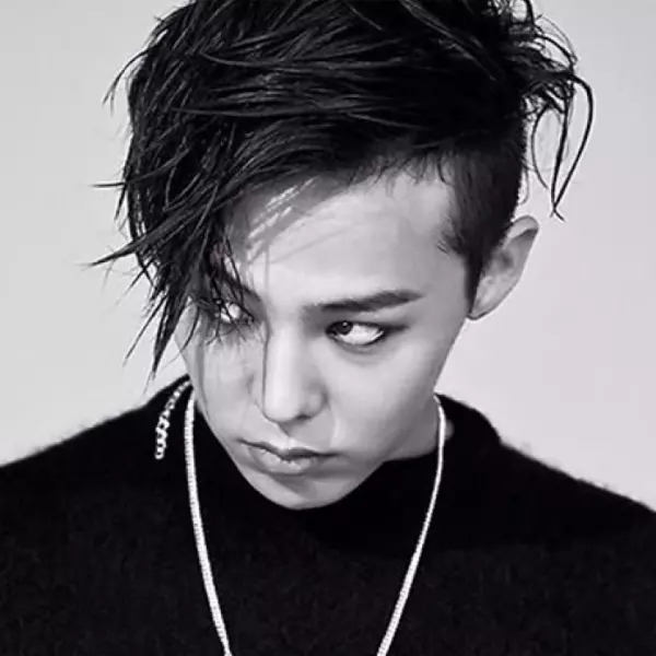 受傷了？GD 當兵「腳綁護套照」曝光，粉絲好心疼！