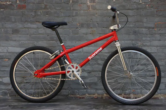 一台賓士換一台 Supreme BMX！20 年前的 Supreme  聯名單車身價竟破百萬？！