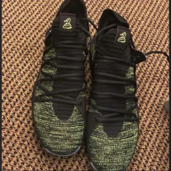越酸我就越故意！KD 在個人 IG 上曬鞋　竟是 Nike KD 10「毒蛇」版本？