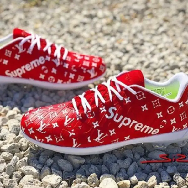 MLB 球星也愛這一味！強打少年 Harper 竟穿上「Supreme x LV」夢幻釘鞋上場比賽！