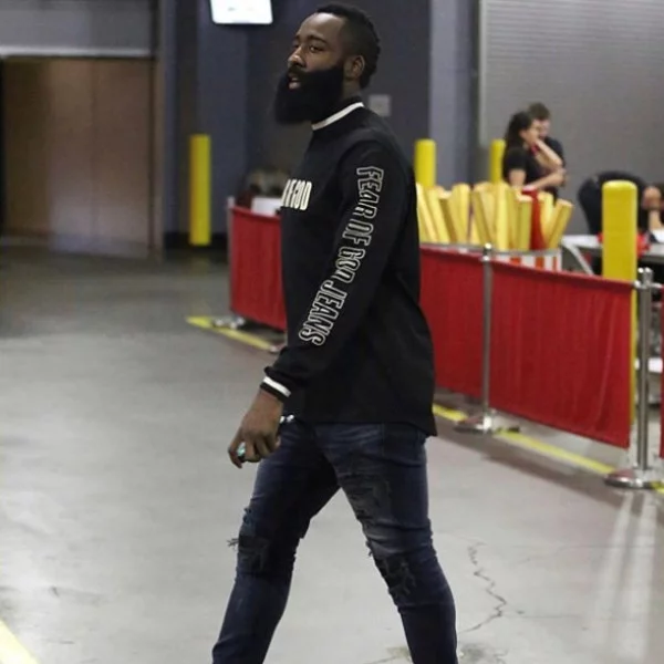 兩大季賽強權交手！James Harden 腳踩 Balenciaga 去年「爆款神鞋」現身球員通道