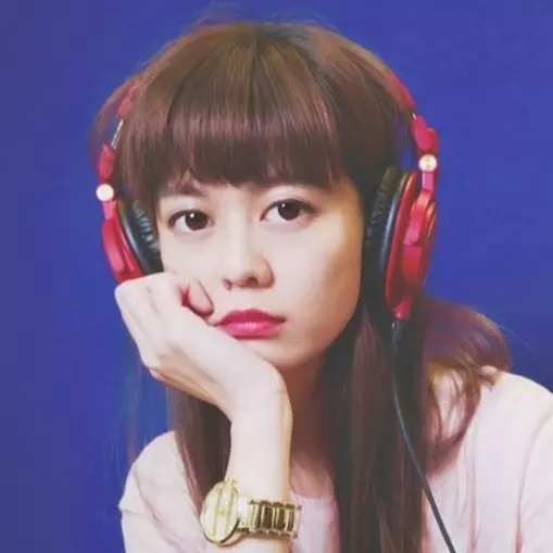 搞怪少女從小養成！「白癡公主」童年嫩照曝無厘頭耍怪　網友笑噴：小時候就壞掉了