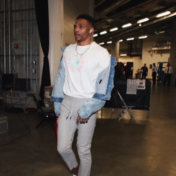 提前鎖定季後賽席位！Russell Westbrook 腳踩這雙「 GOLF le FLEUR*  」聯名鞋款現身球員通道