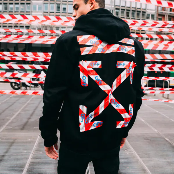 〔上身新作〕大家最愛的禁止標誌來了而且這次還是台灣限定款！OFF-WHITE c/o VIRGIL ABLOH™ 推出 〝BARRICADE TAPE〞 台北獨家限量商品