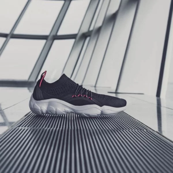 【鞋餓份子】跟著空氣一起流動！Reebok 旗艦潮鞋 DMX Fusion 開箱