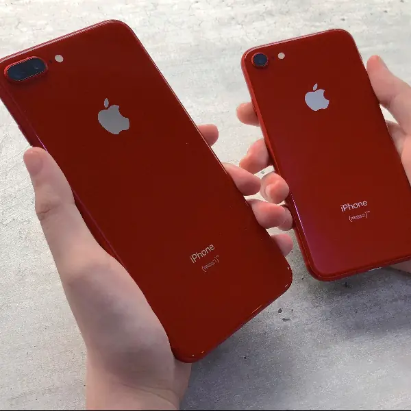 開箱 Apple 全新 (PRODUCT)RED 紅色特別版 iPhone 8！購買 iPhone 同時做公益、協助防治愛滋  為世界盡一份心力！