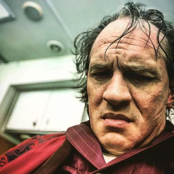 湯姆哈迪犧牲色相扮演黑幫老大 Al Capone　光頭老態讓粉絲幾乎認不出是他！